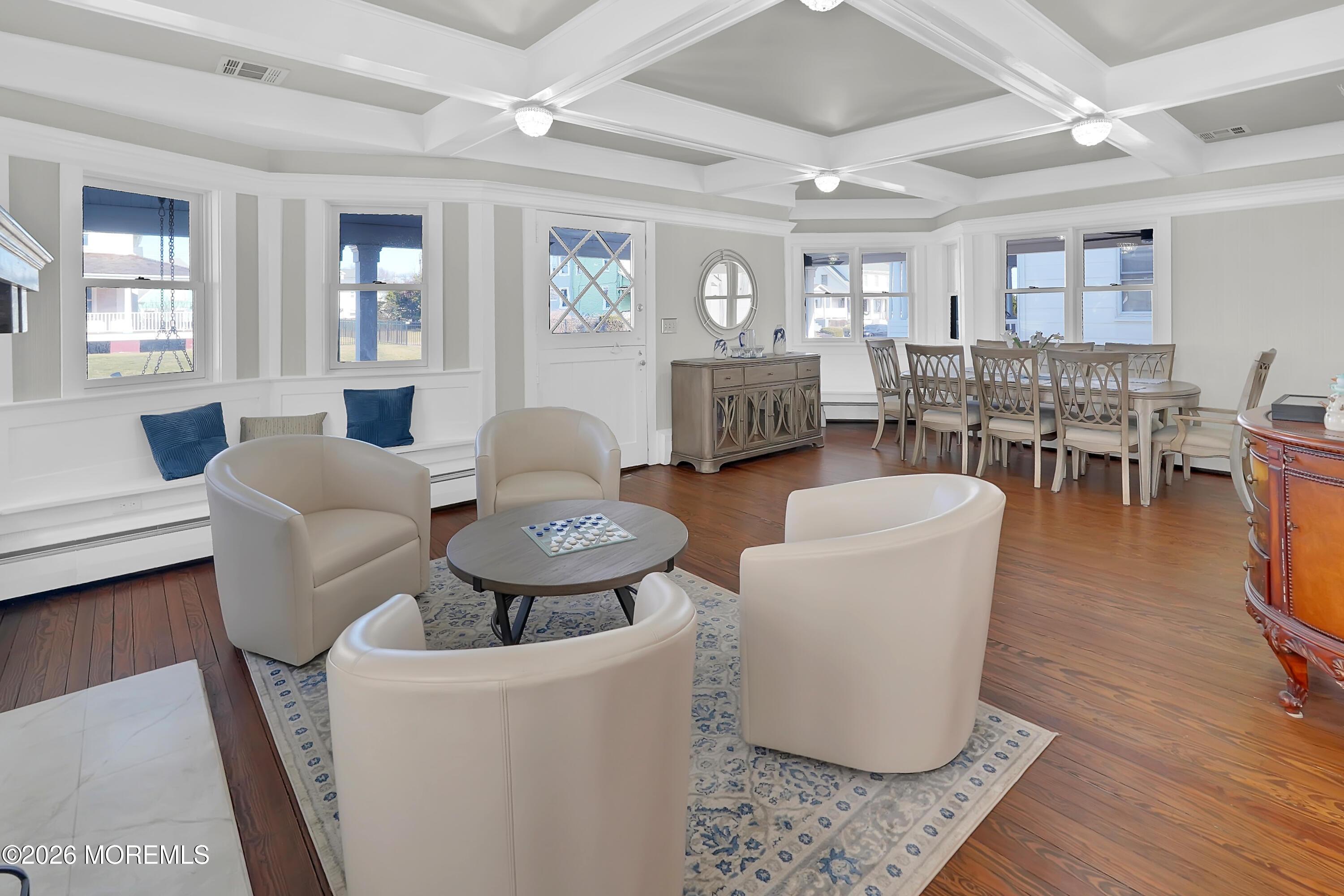 Image 4: Living Room