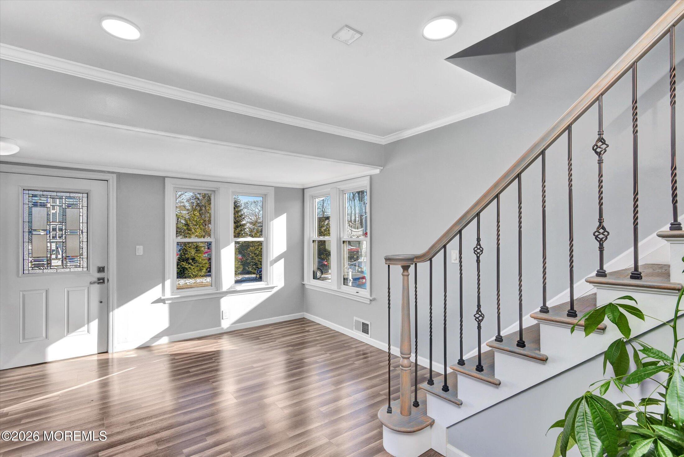 Image 4: 05-Living Room