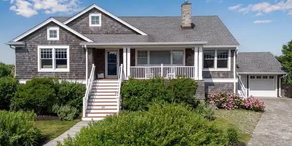 564 Lake Avenue