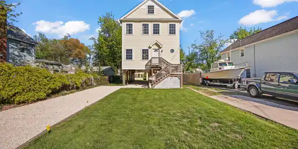 717 Main Street