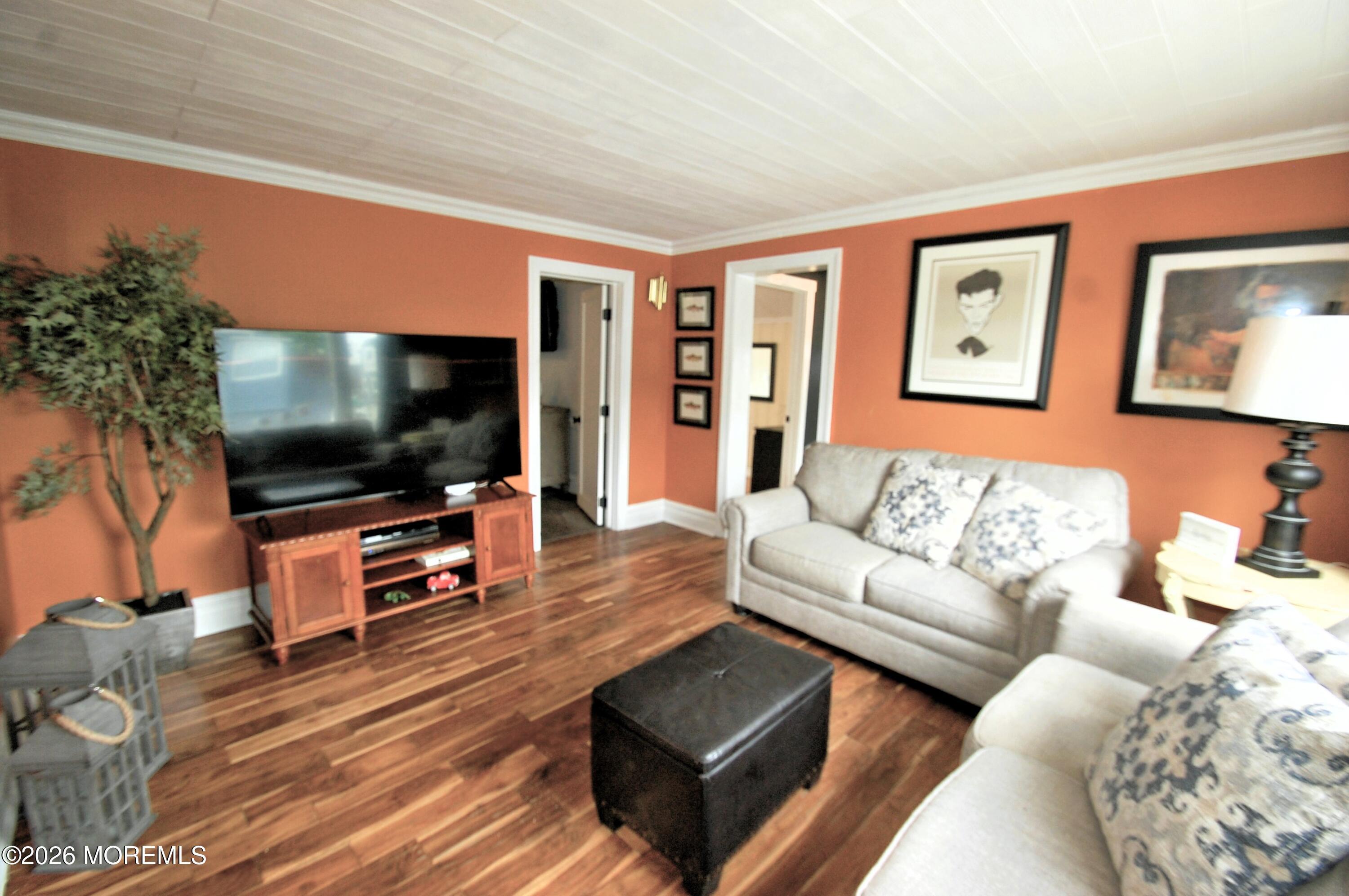 Image 4: 832 living room 3