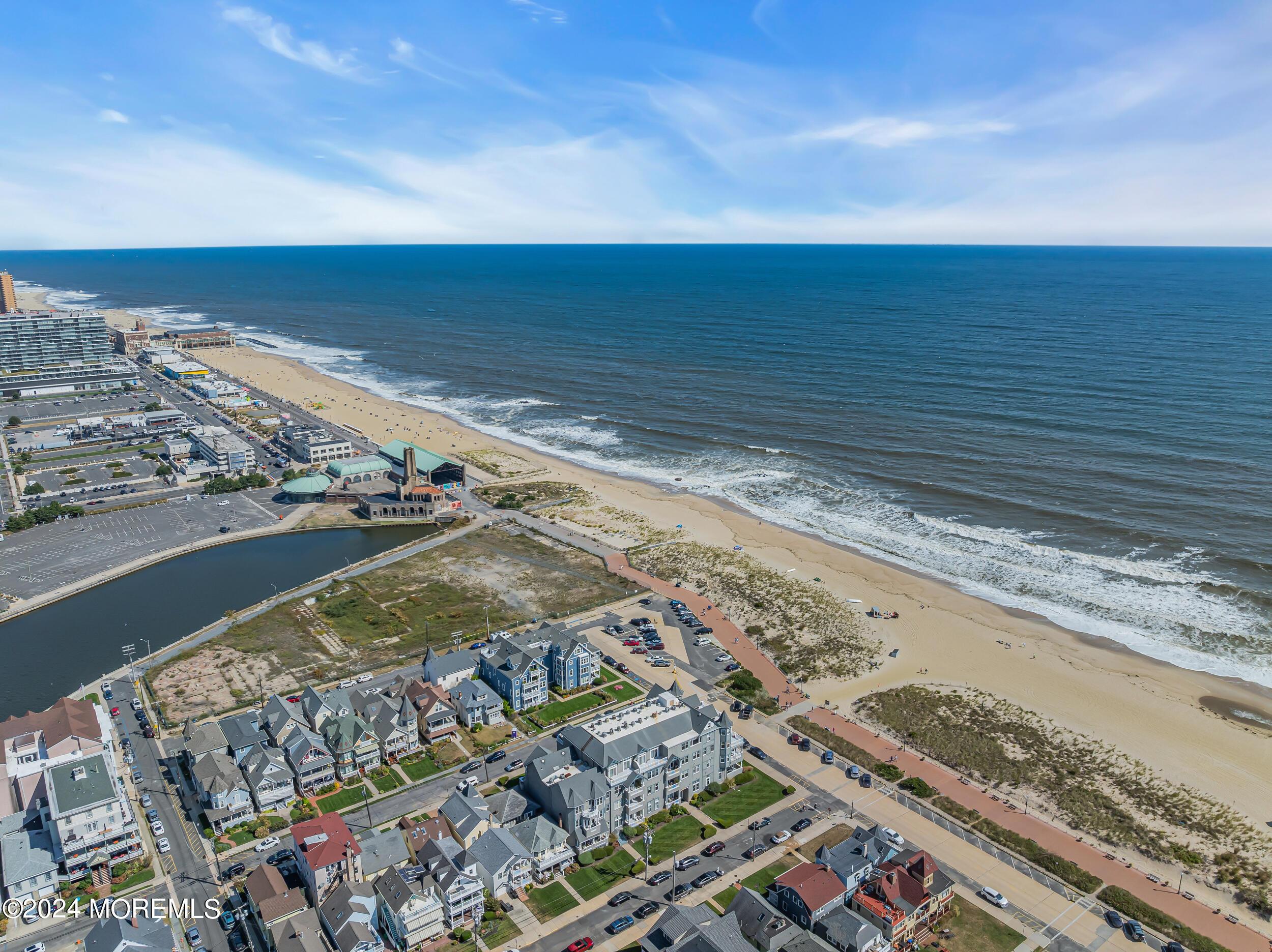 Image 4: Beach Is Your Front Yard