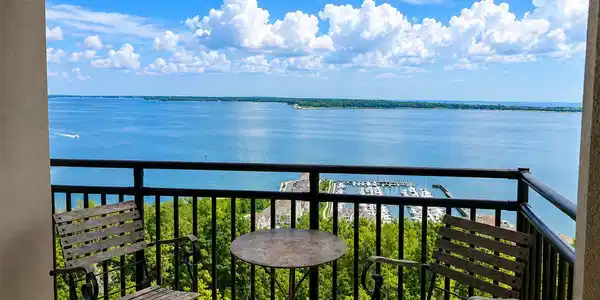 Image 4: Million dollar view