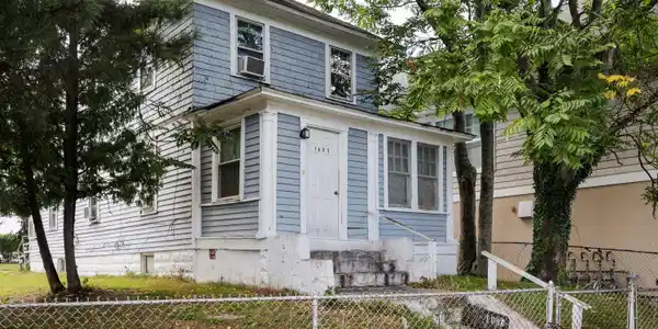 1805 Main Street
