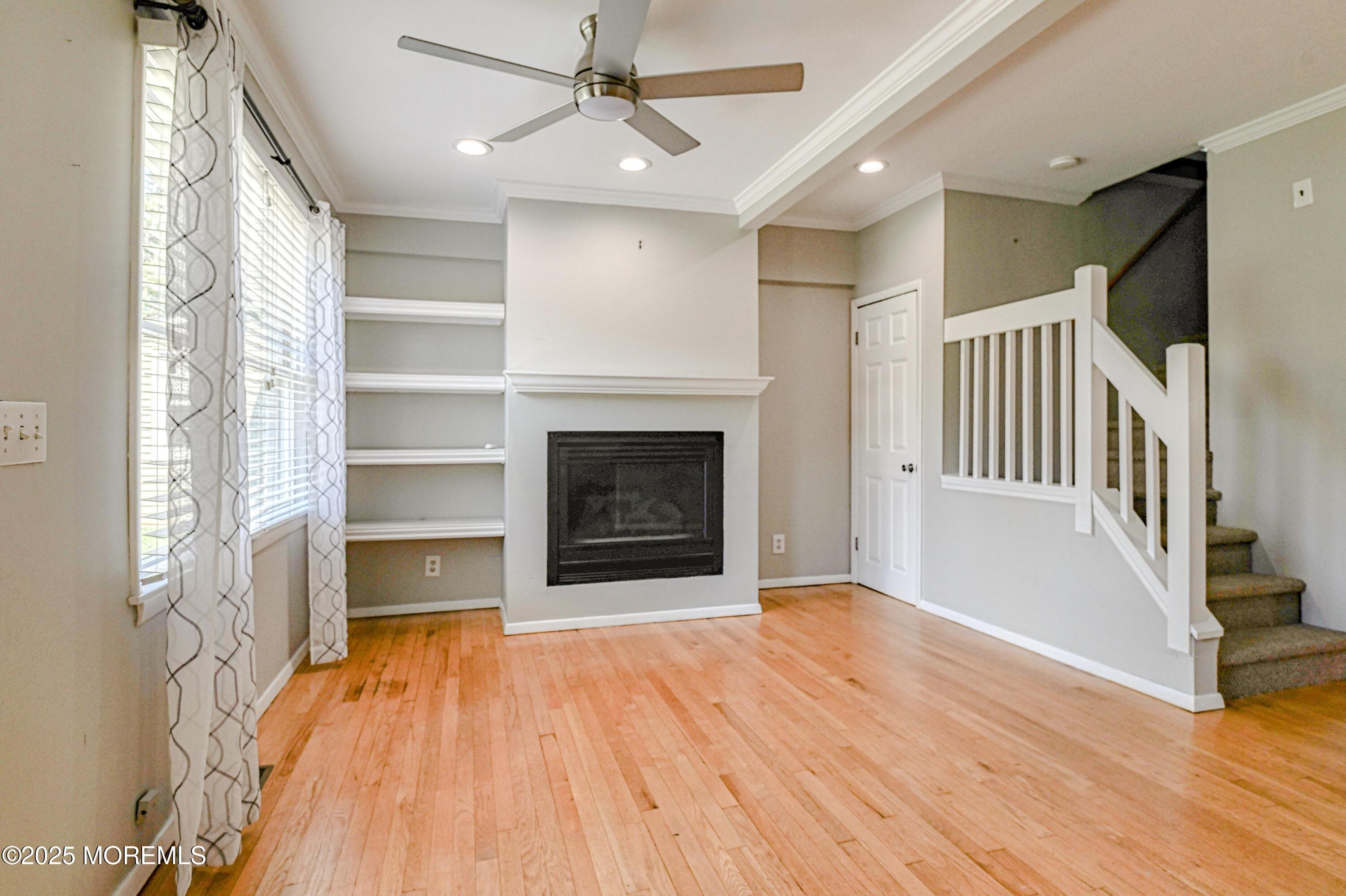 Image 4: Foyer