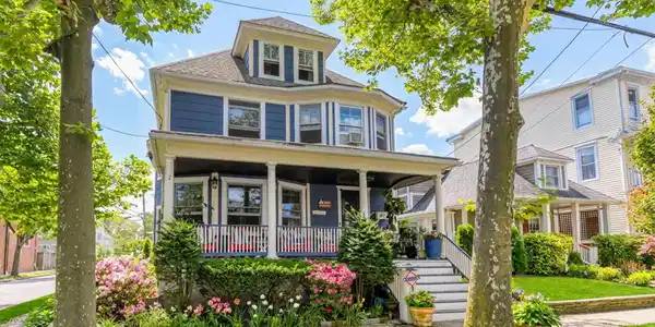 92 Embury Avenue