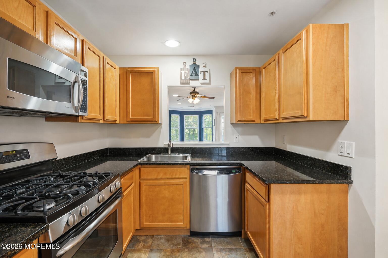 Image 4: Kitchen 2