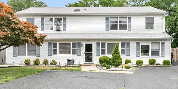 Image 2: 312 Thompson Avenue