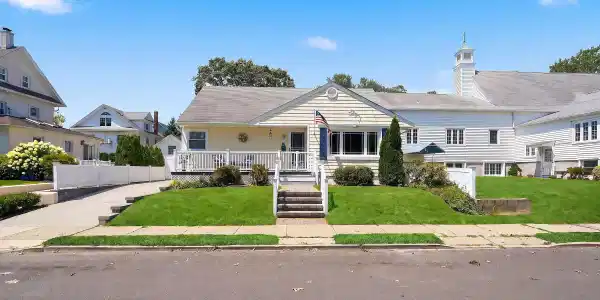305 Hammond Avenue