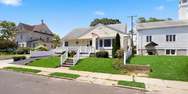 Image 2: 04-Front Right 2