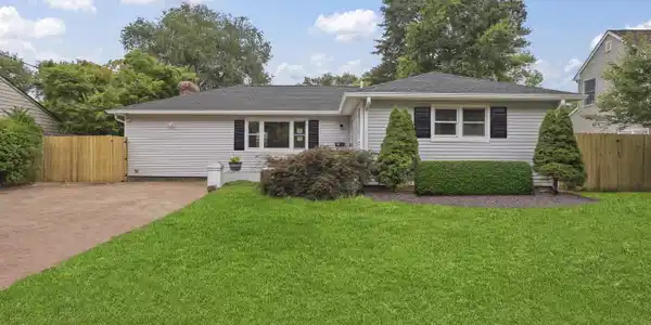 10 Bradley Avenue