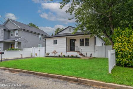 976 Woodmere Drive