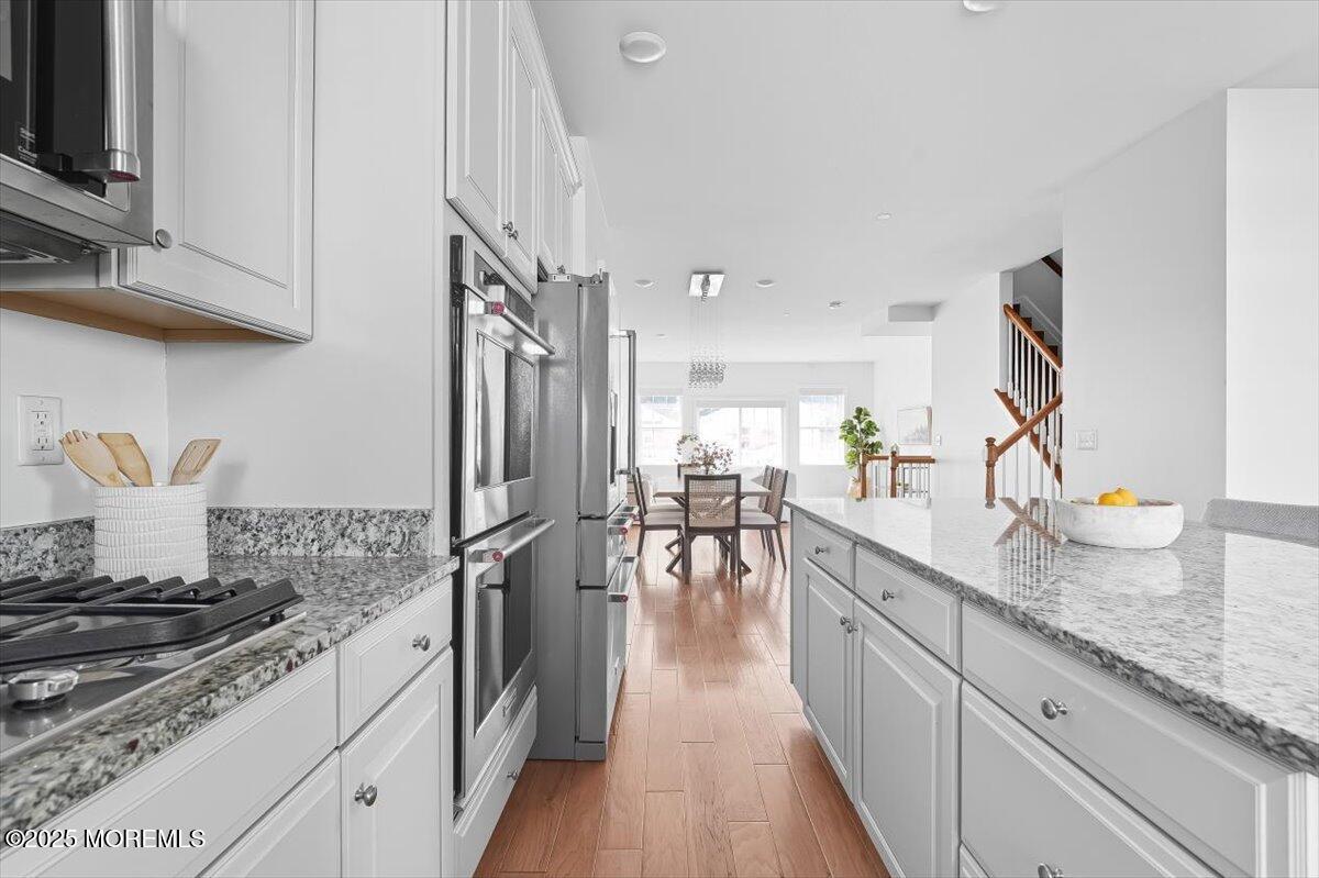 Image 2: 14-FVP08197