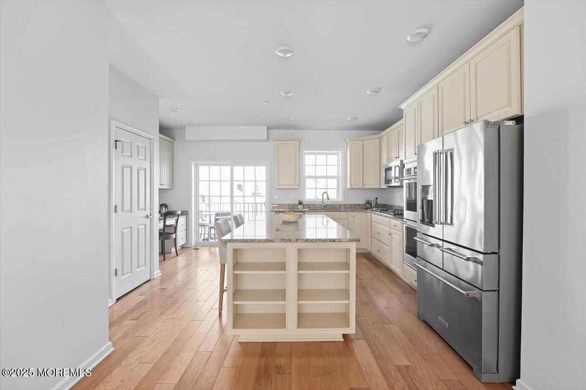 Image 3: 15-FVP08209