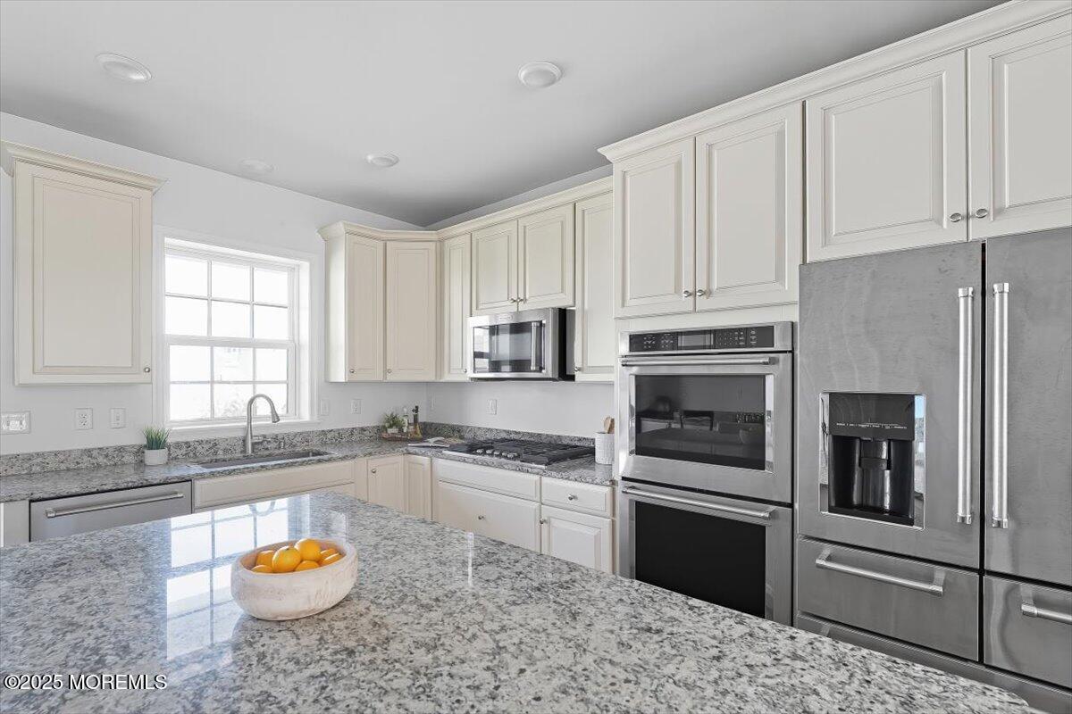 Image 4: 17-FVP08194