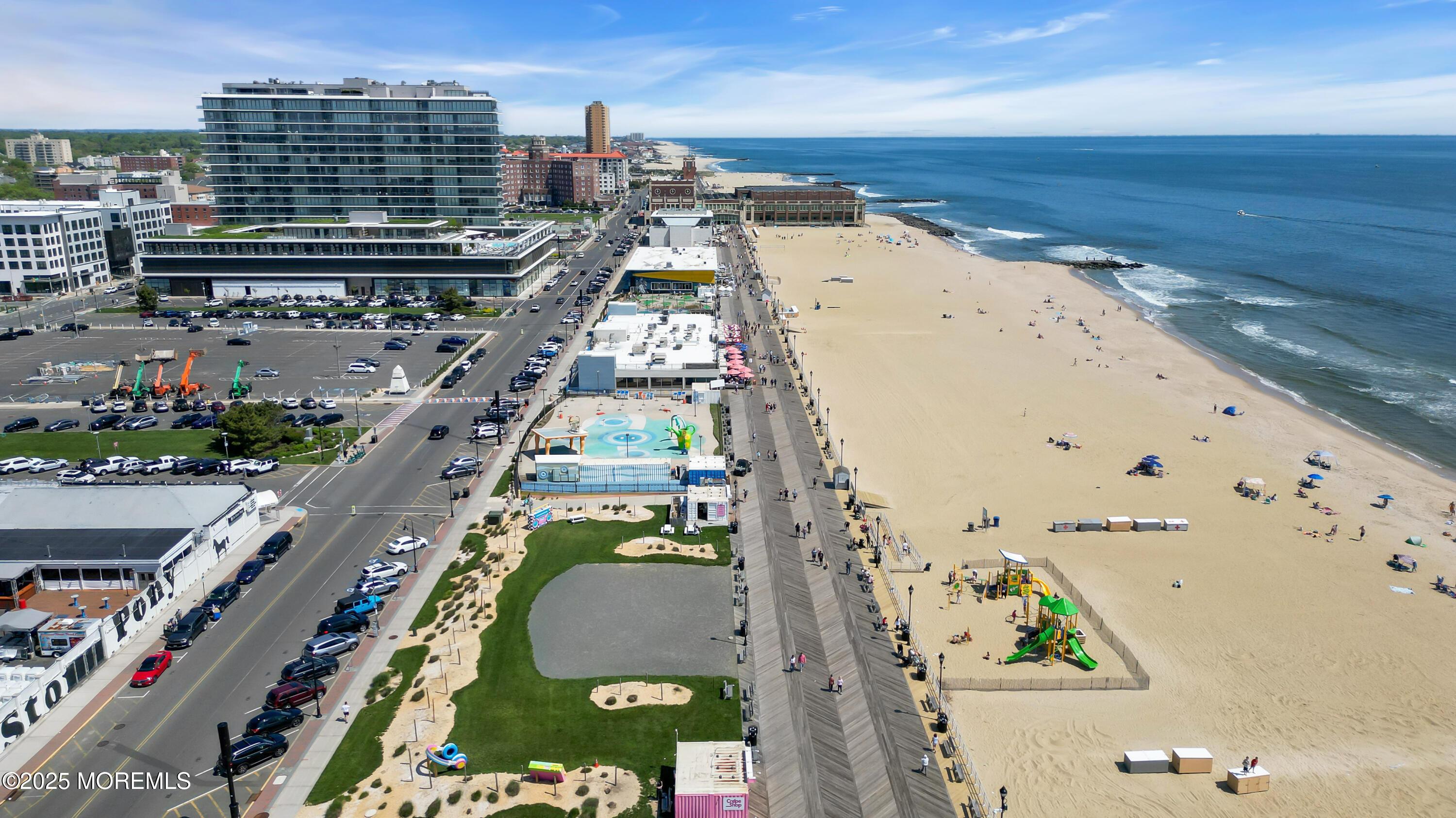 Image 4: 218 3rd Ave Unit 201