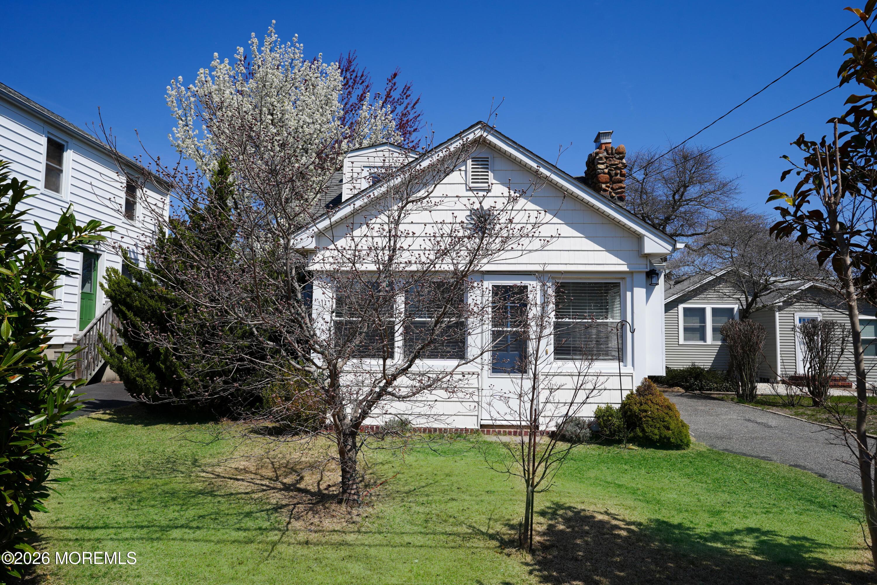 Image 2: 2147 Beach Blvd