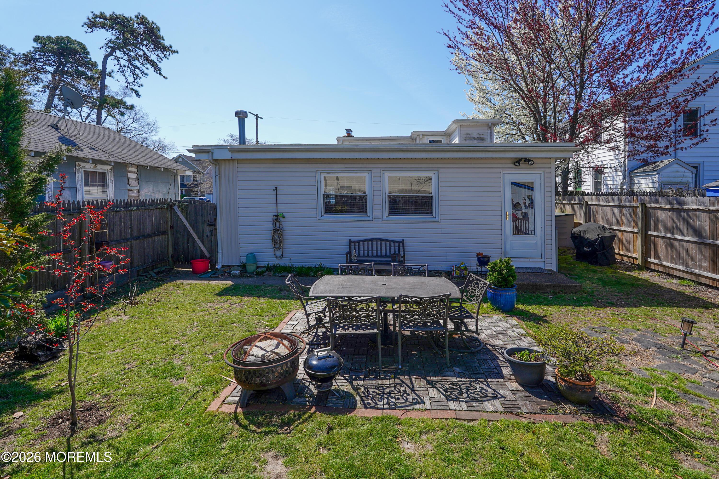 Image 4: Rear Yard