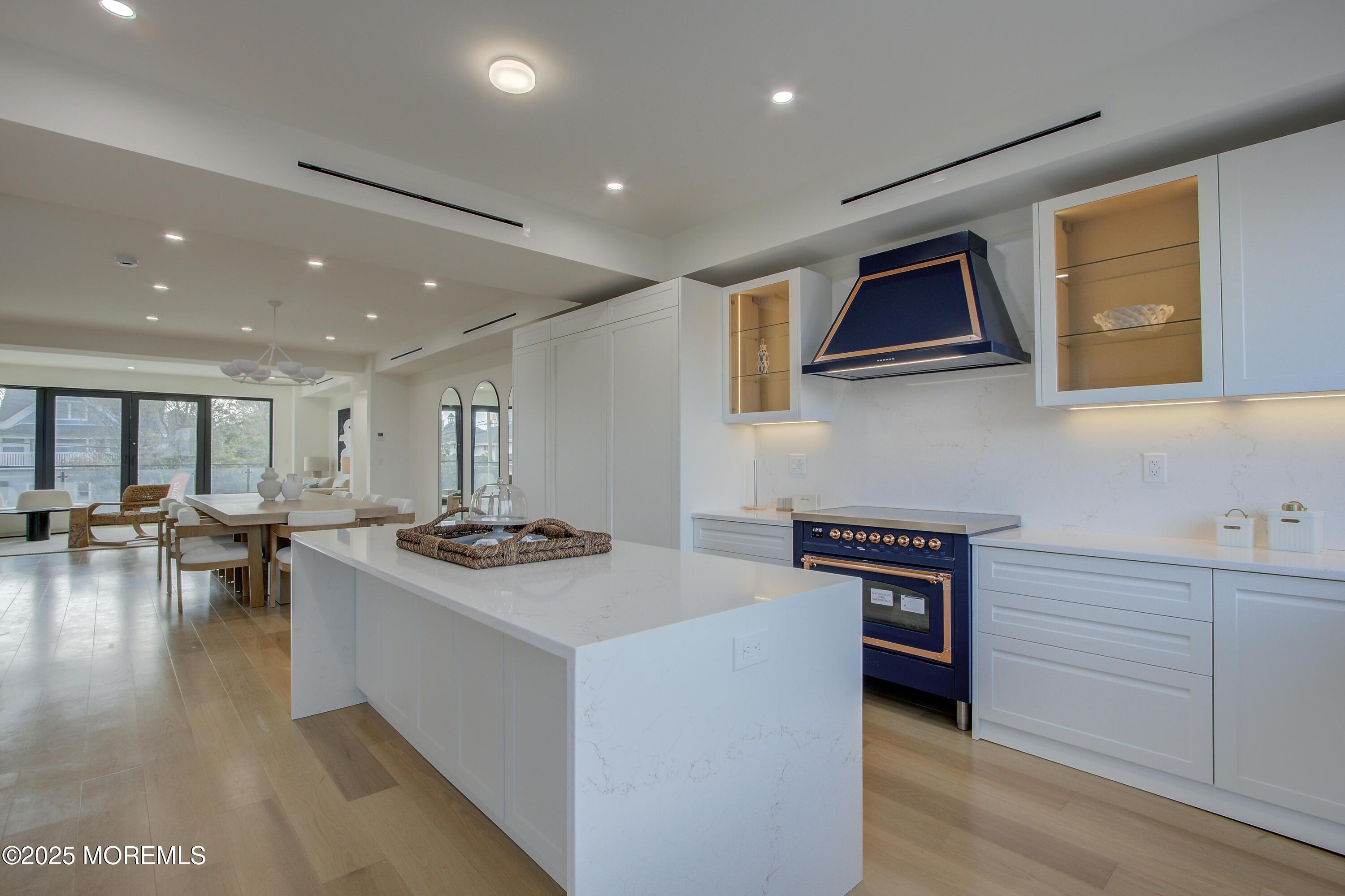 Image 4: _E3A0496_497_498_499_500Interior03