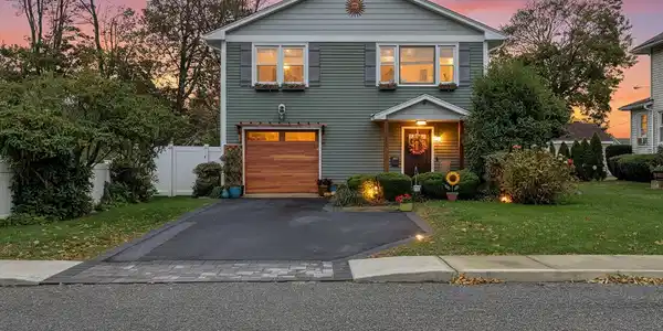 138 Rosewood Avenue