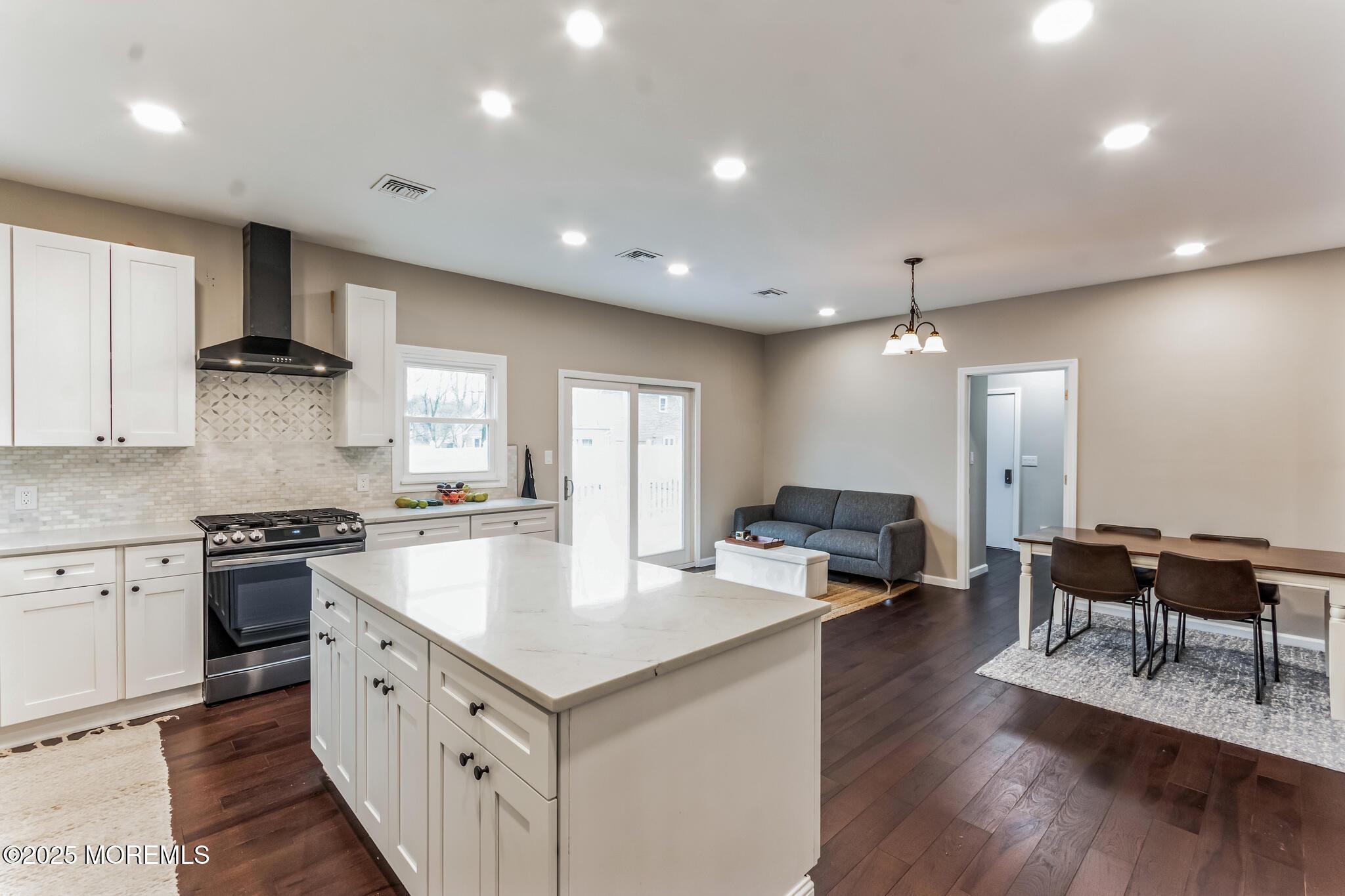 Image 4: 2048x1365-28_Duchess_Ave__North_Middleto