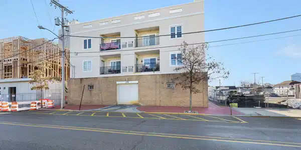 276 Beachway Avenue Unit 8