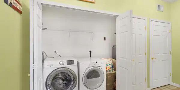 Image 4: Laundry in-unit