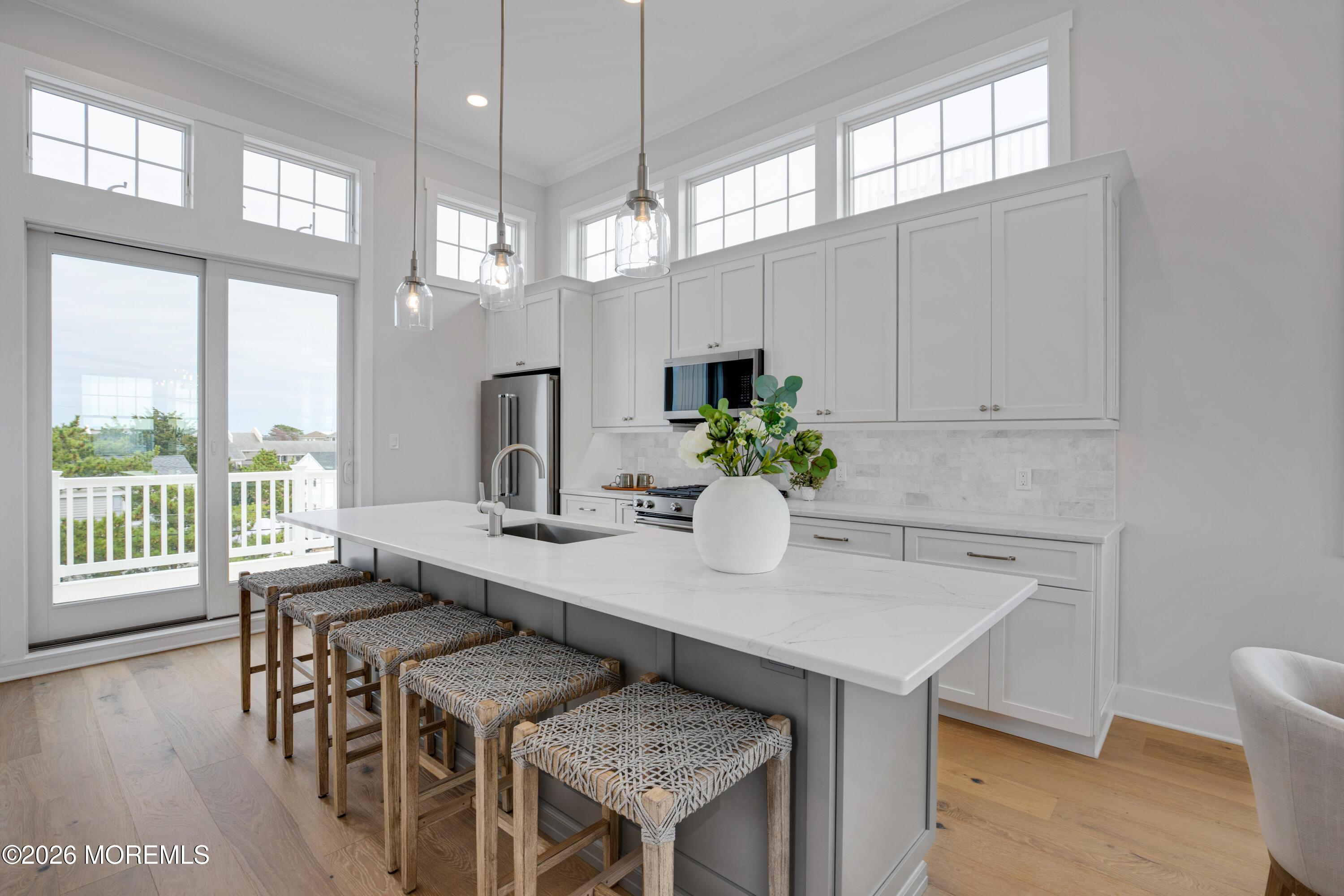 Image 4: island.toward.sliders