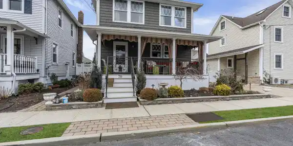 711 Hammond Avenue