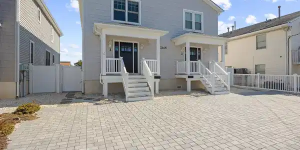 2105 Grand Central Avenue Unit 1