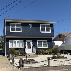 210 Midway Avenue