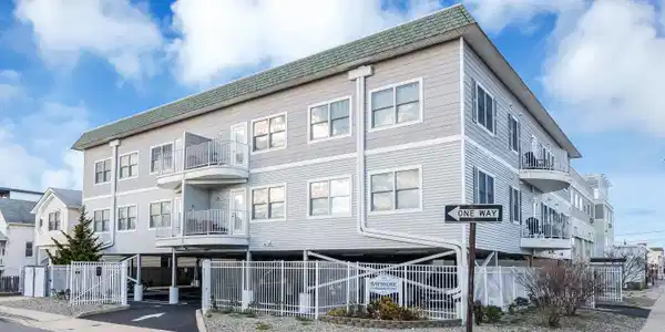 202 Webster Avenue Unit 5