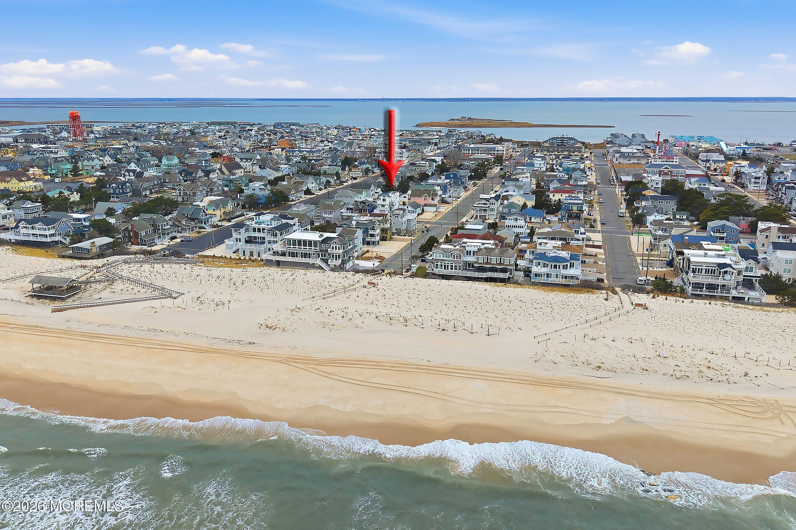 Image 4: 68-Aerial Beach ARROW