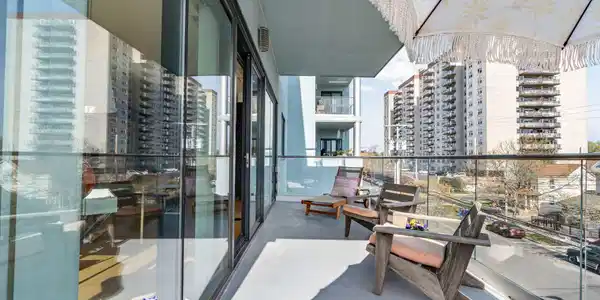 Image 3: Balcony2