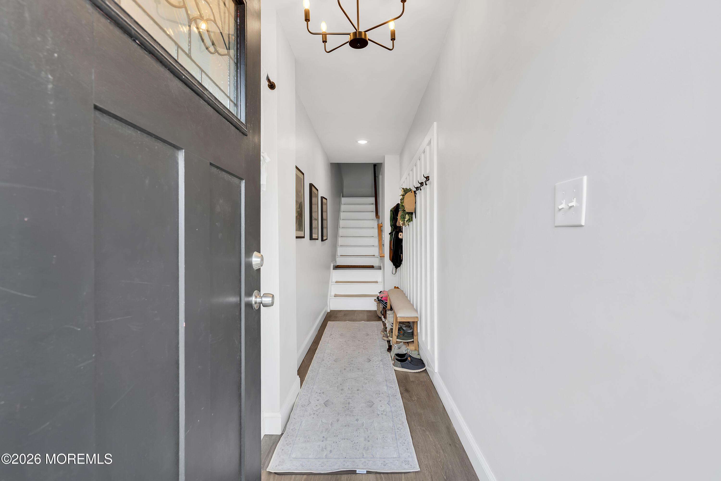 Image 3: 36 foyer 4