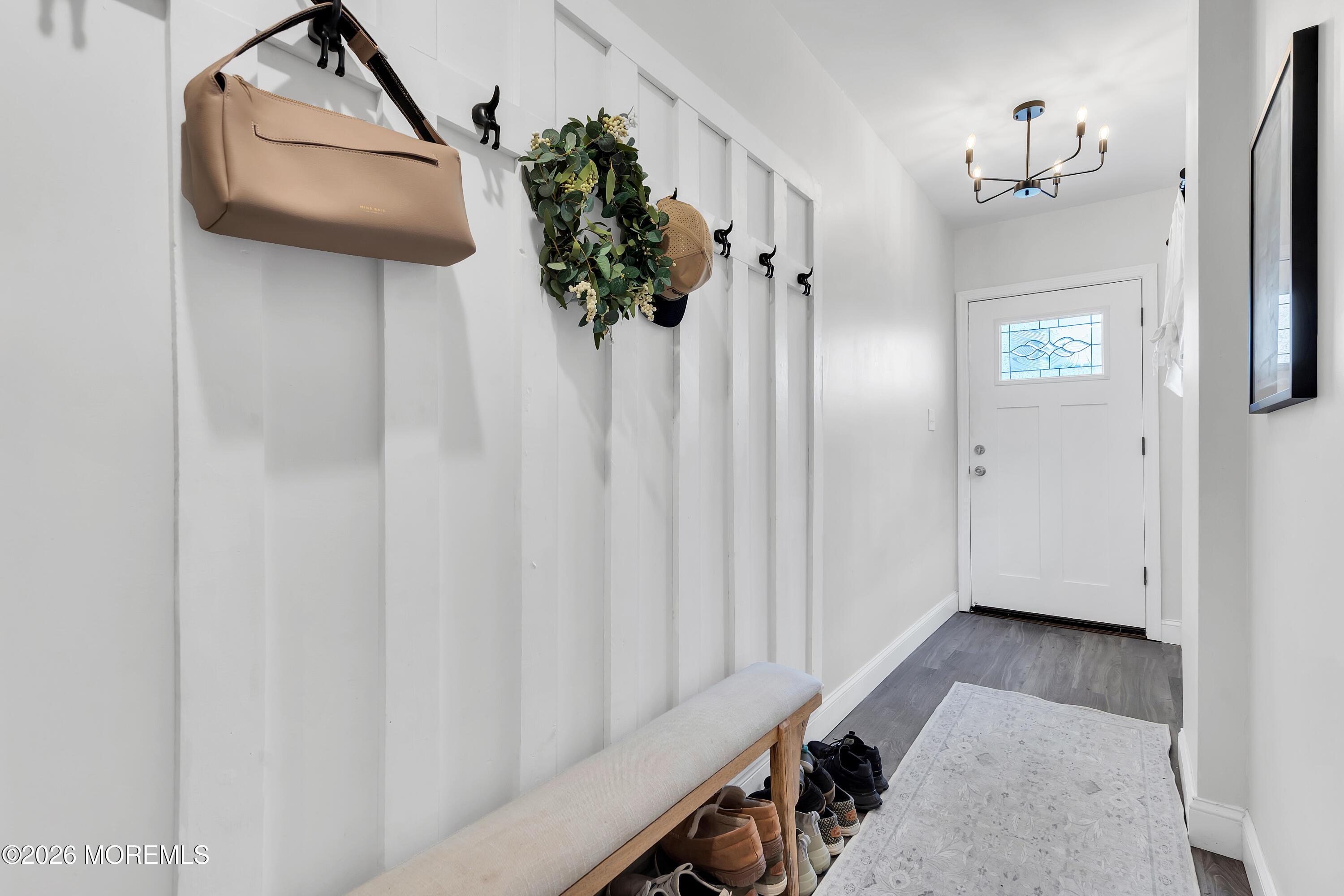 Image 4: 36 foyer 2