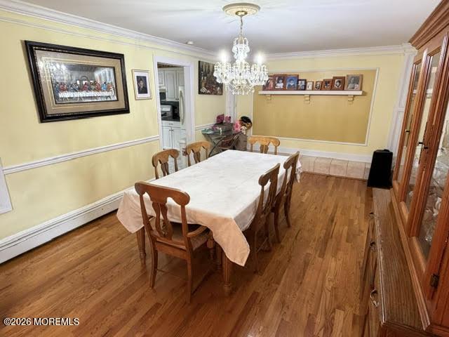Image 3: Diningroom