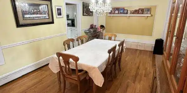 Image 3: Diningroom
