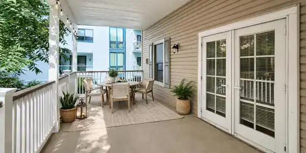 Image 3: Balcony