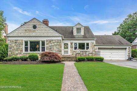 504 Crescent Parkway