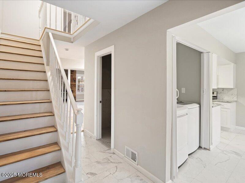 Image 4: 04-Foyer 1A