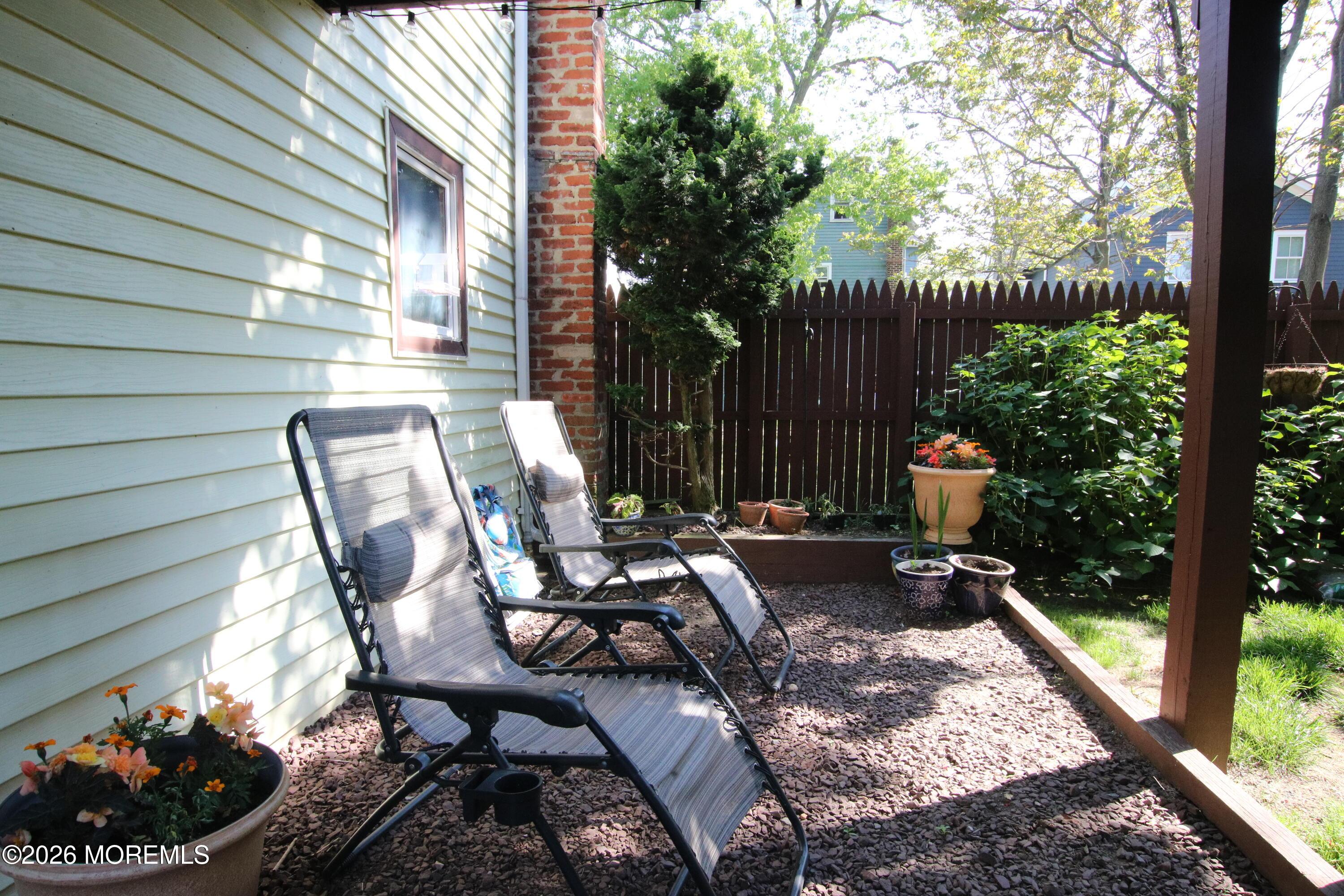 Image 4: Front Patio