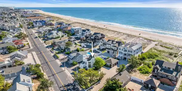 Image 4: 44-web-or-mls-DJI_20260609084610_0941_DA