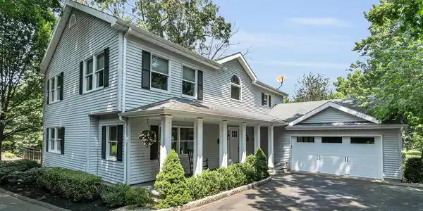2 Crozier Court