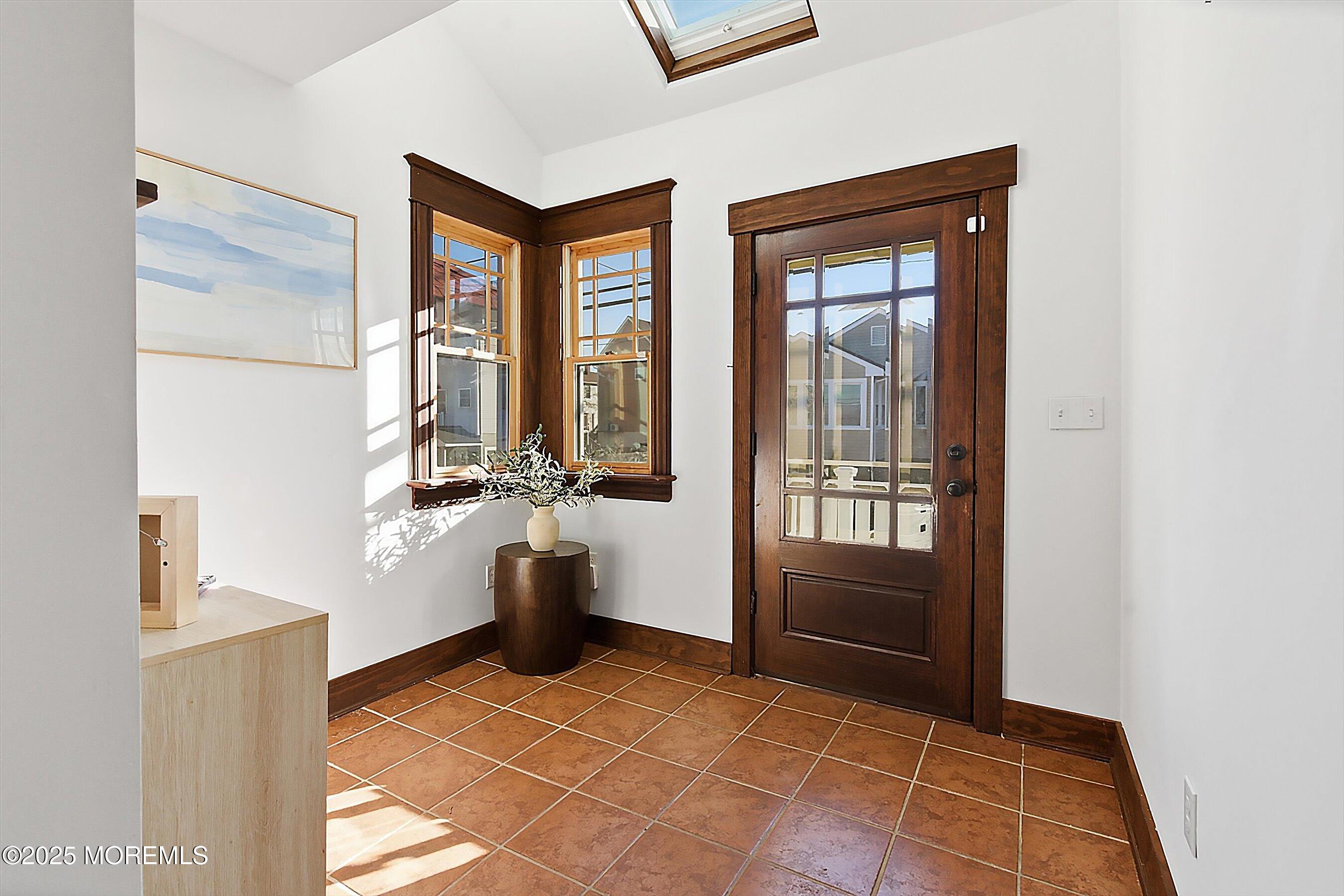 Image 3: 13-Foyer 1A