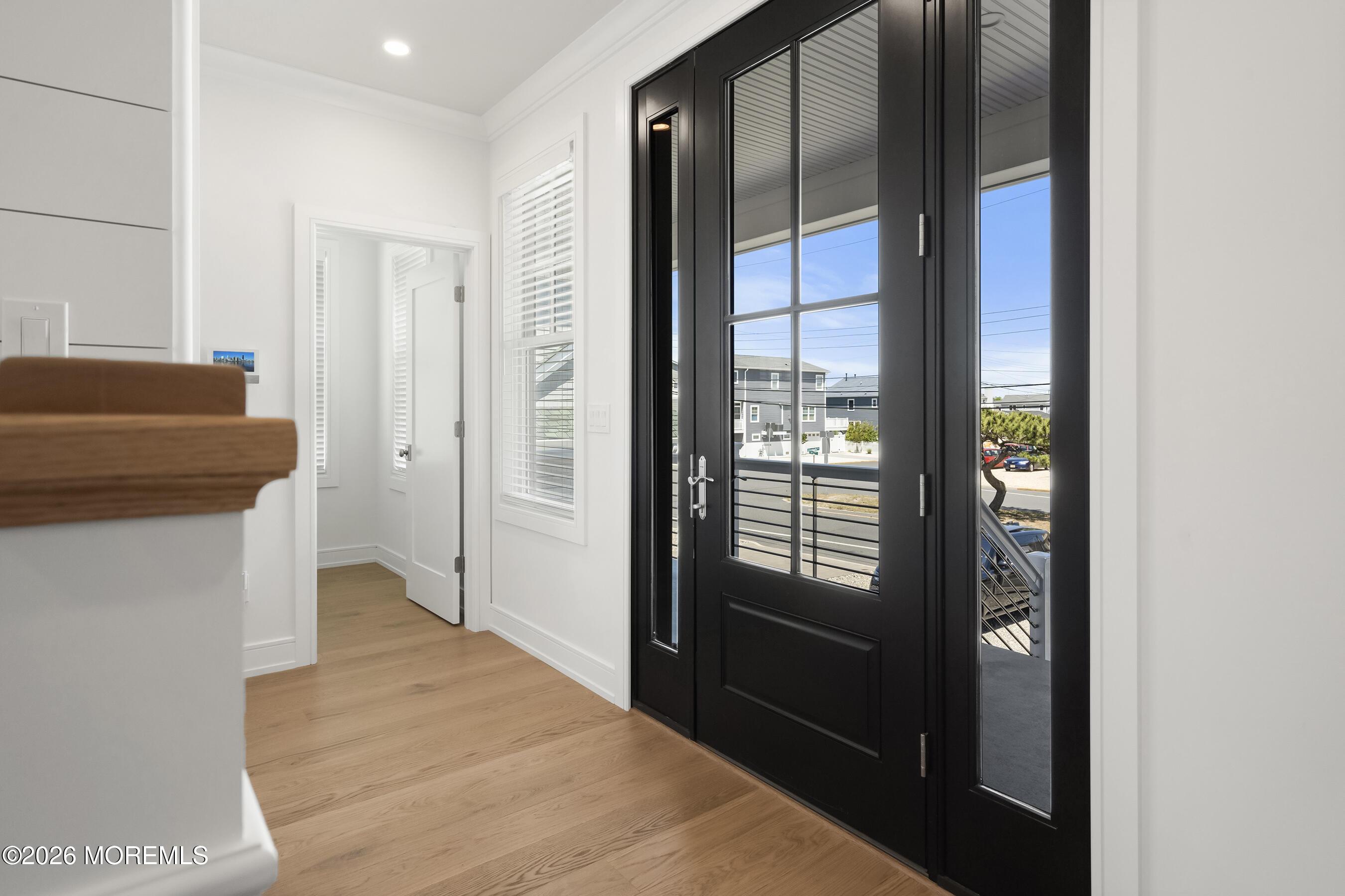 Image 3: 007-Foyer 1A