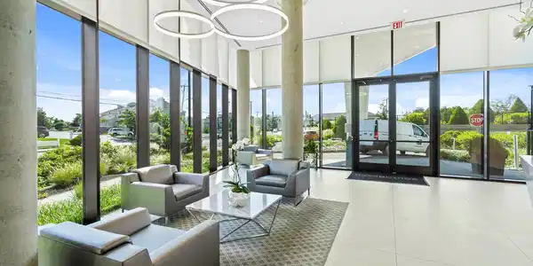 Image 4: 47-South Beach Lobby 3