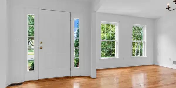Image 4: Front Foyer