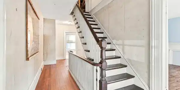 Image 2: 19