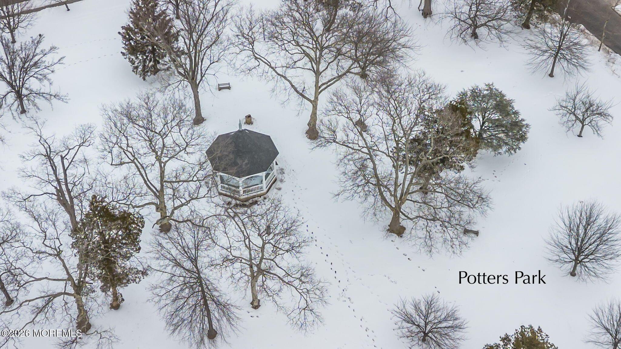 Image 3: Potters Park House Front View